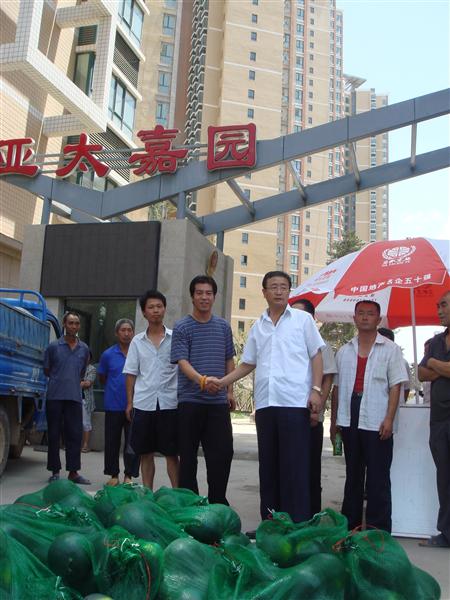 人生就是博股份公司“迎酷暑送清凉”慰问各工程项目一线建设者