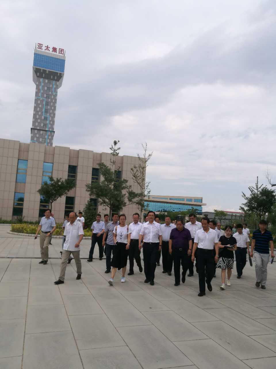 国务院第十八督查组一行旅行考察兰州新区人生就是博伊士顿电梯厂