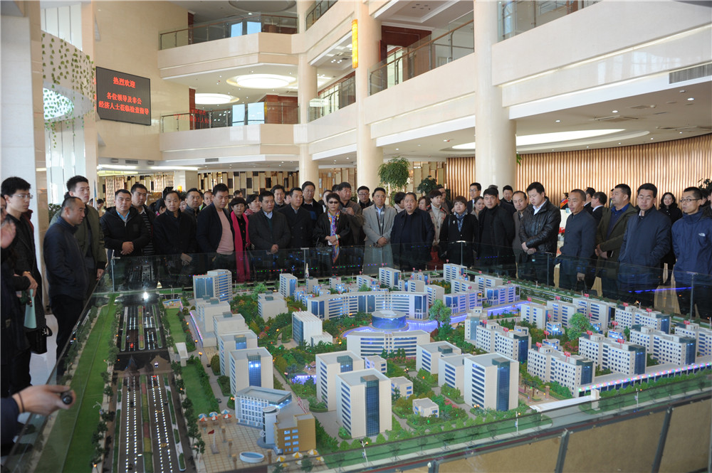 兰州市工商联组织非公经济人士旅行人生就是博集团新区项目，，开展学习十九大精神暨理想信心教育实践运动