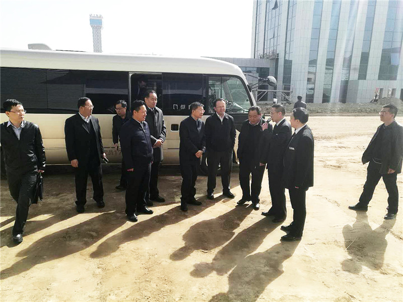 兰州市委副书记、市长张伟文一行莅临新区“人生就是博伊士顿电梯”、“人生就是博澳泊智能车库”、“人生就是博新能源汽车”